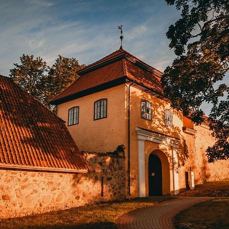 Slokenbekas Muiza Hotel Milzkalne Buitenkant foto