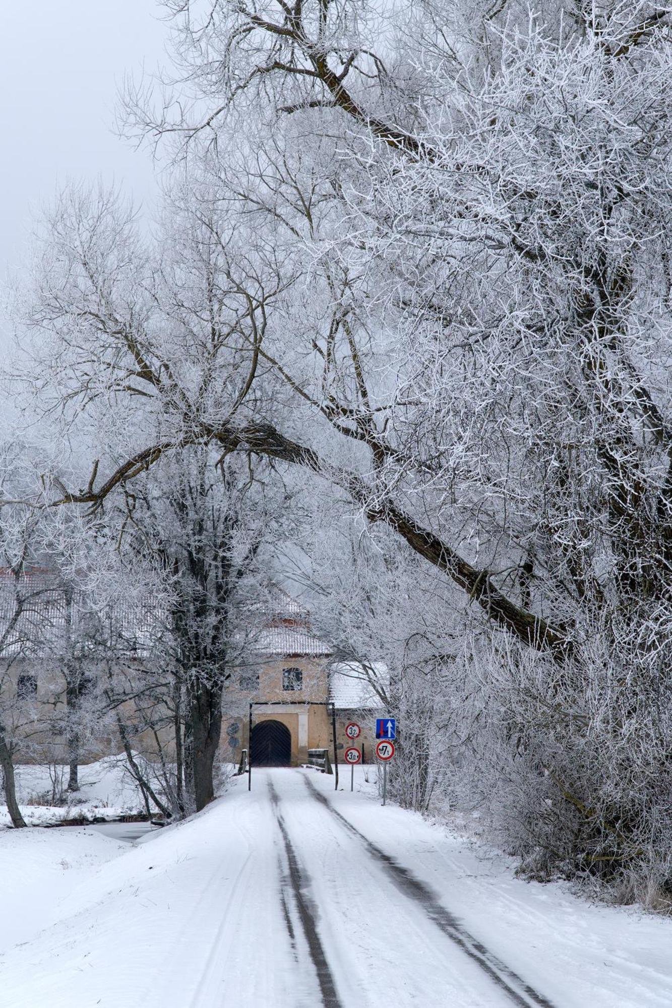 Slokenbekas Muiza Hotel Milzkalne Buitenkant foto